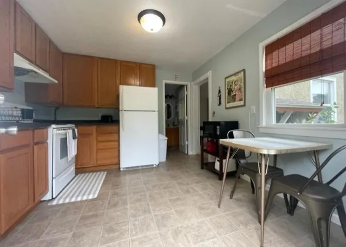 Anoka Apartments In Historical Victorian House